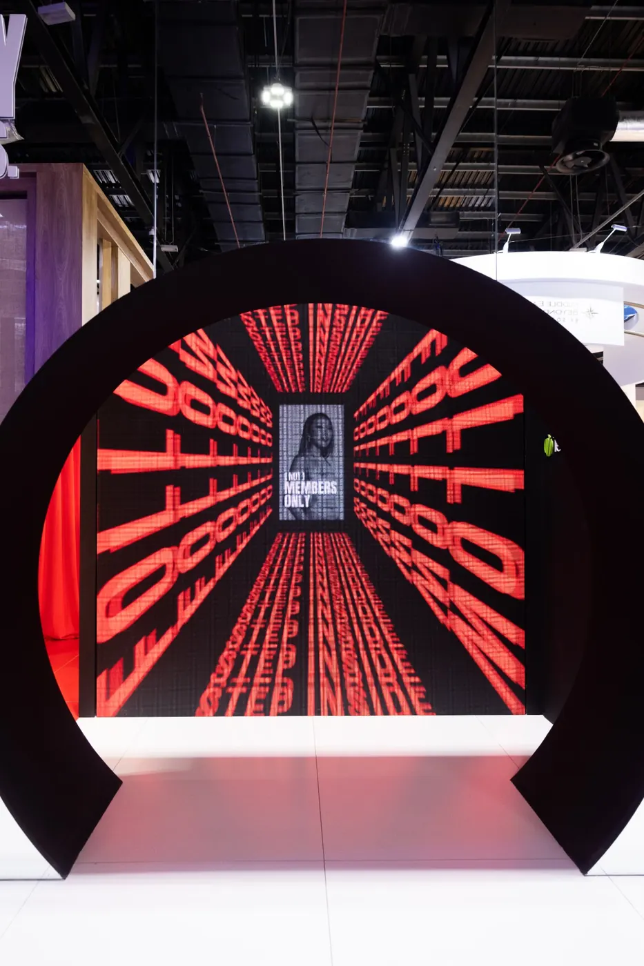 The LED arch at the TechnicoFlor booth: Step inside